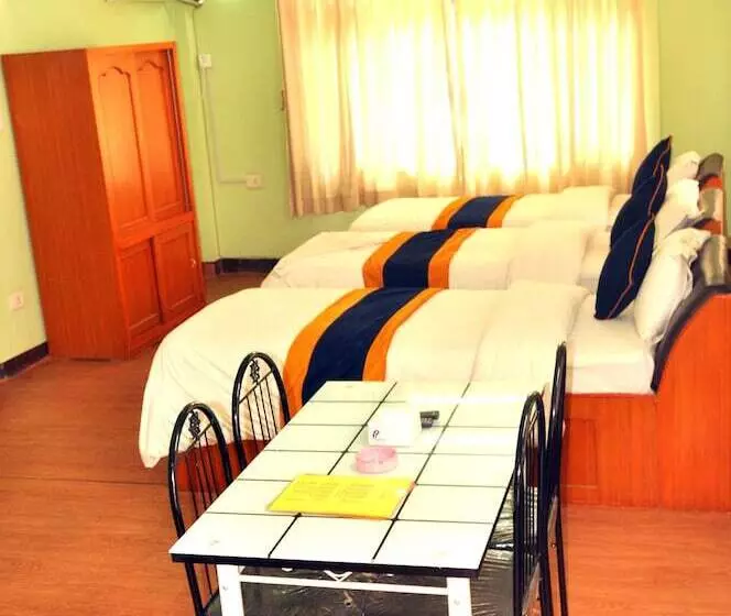 پانسیون Kathmadu Fawlty Home