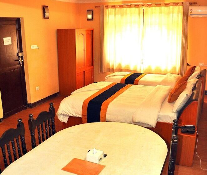 پانسیون Kathmadu Fawlty Home