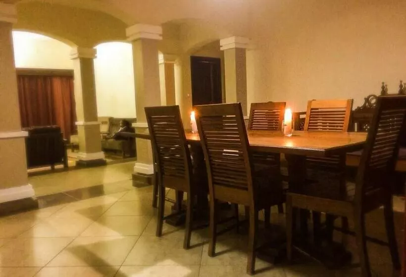 پانسیون Family Home