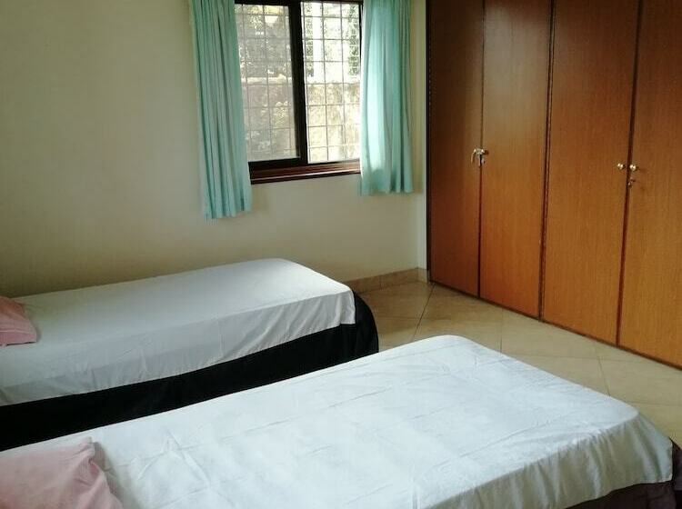 پانسیون Family Home