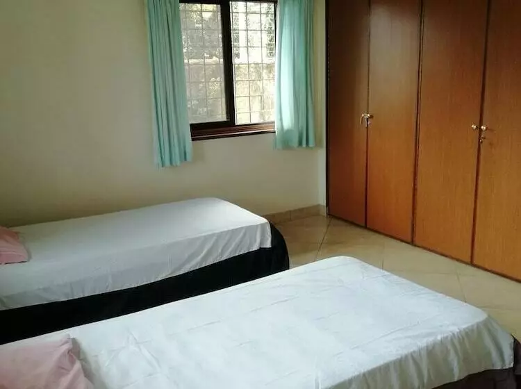 پانسیون Family Home