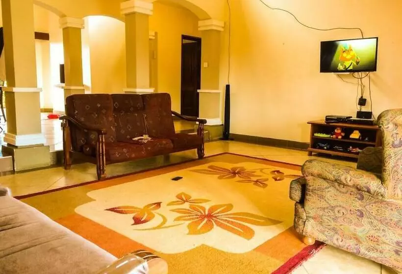 پانسیون Family Home