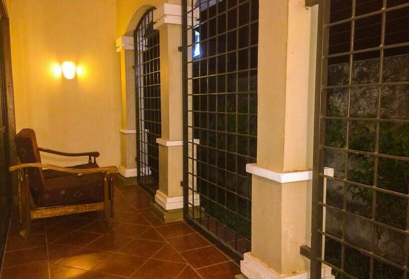 پانسیون Family Home