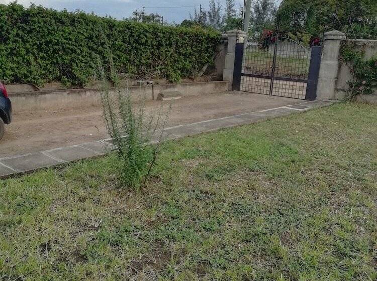 پانسیون Family Home