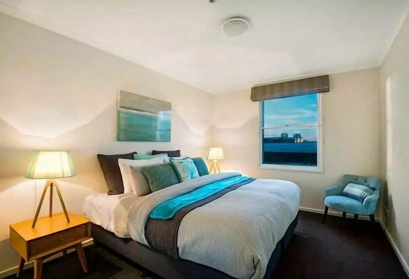 Platinum Apartments On Whiteman St