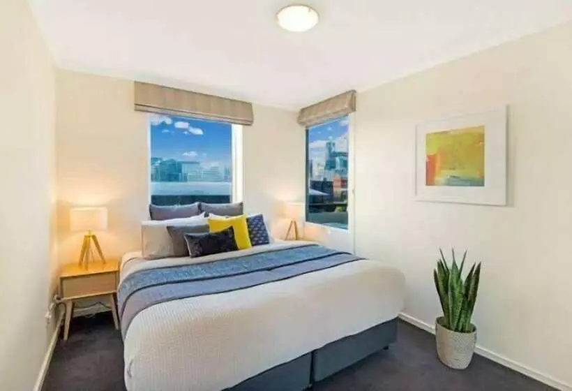 Platinum Apartments On Whiteman St