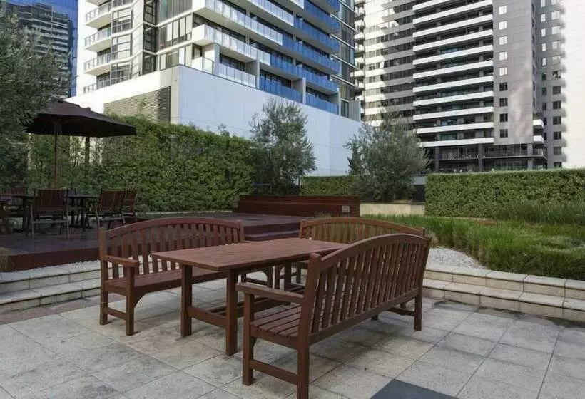 Platinum Apartments On Whiteman St