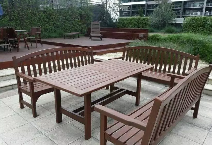 Platinum Apartments On Whiteman St