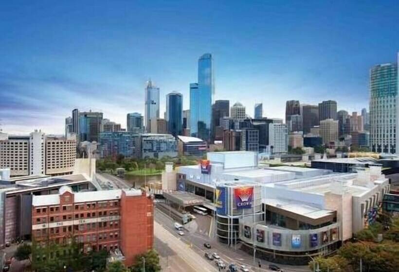 Platinum Apartments On Whiteman St