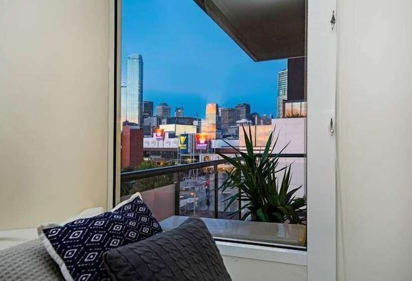 Platinum Apartments On Whiteman St