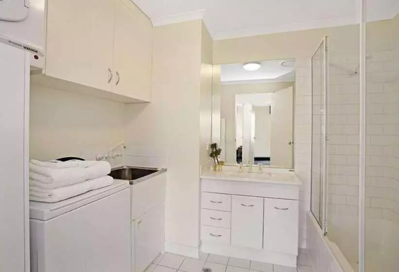 Platinum Apartments On Whiteman St