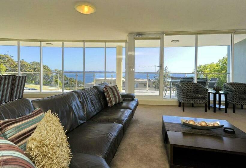 Oasis Unit 9 5 Laman Street