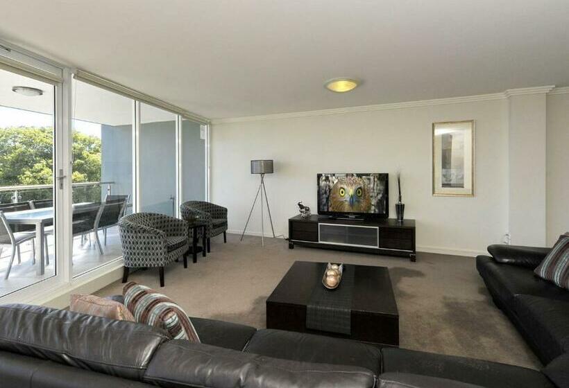 Oasis Unit 9 5 Laman Street