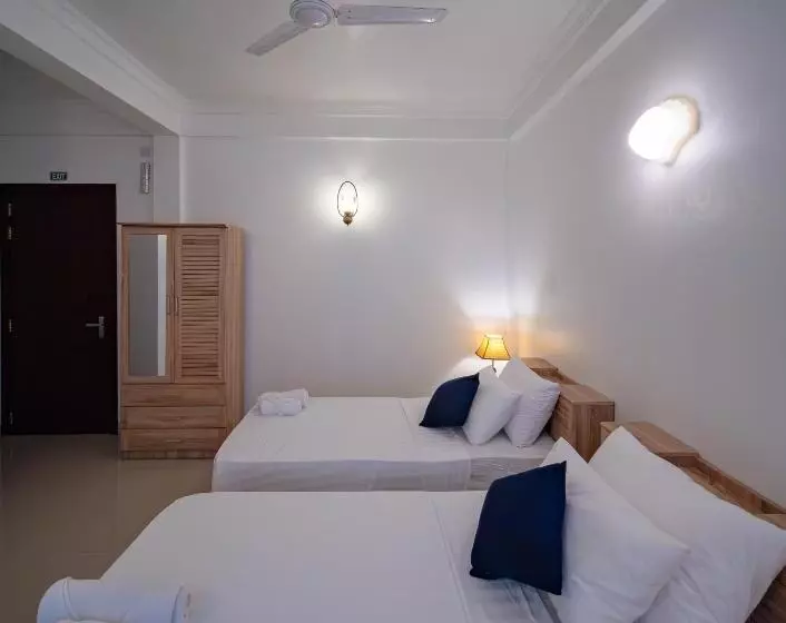 پانسیون Biosphere Inn