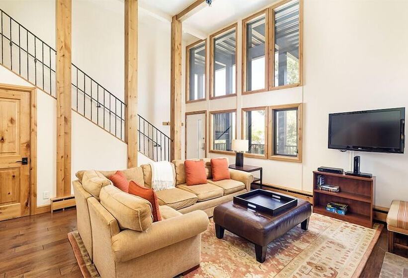 Fifth Avenue Condominiums By Frias