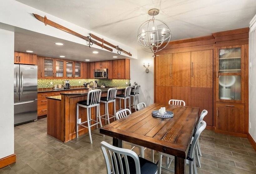 Fifth Avenue Condominiums By Frias