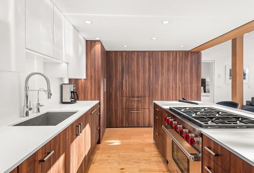 Fifth Avenue Condominiums By Frias