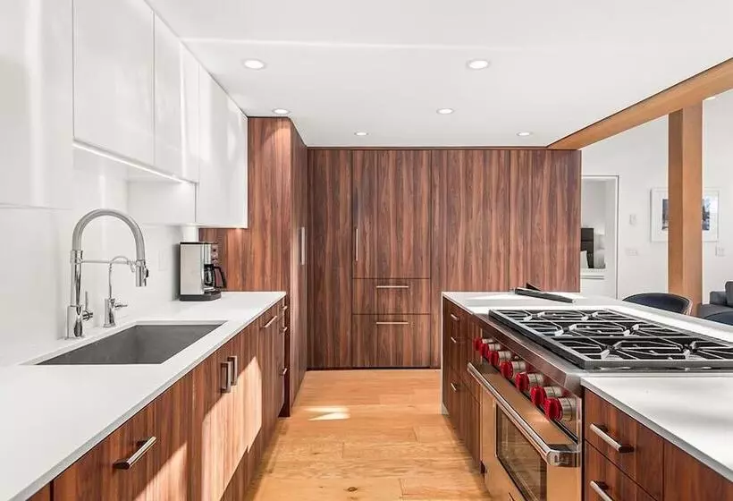 Fifth Avenue Condominiums By Frias