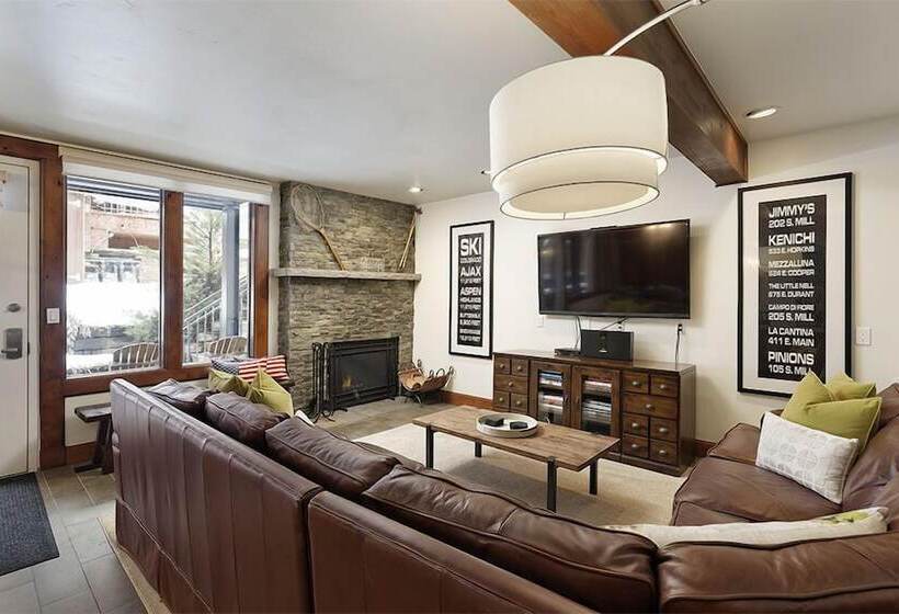 Fifth Avenue Condominiums By Frias