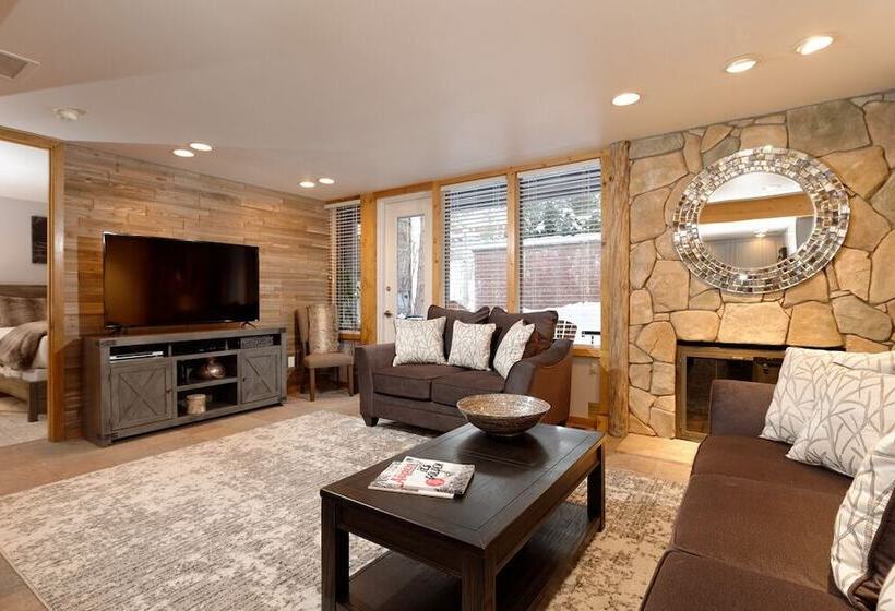 Fifth Avenue Condominiums By Frias