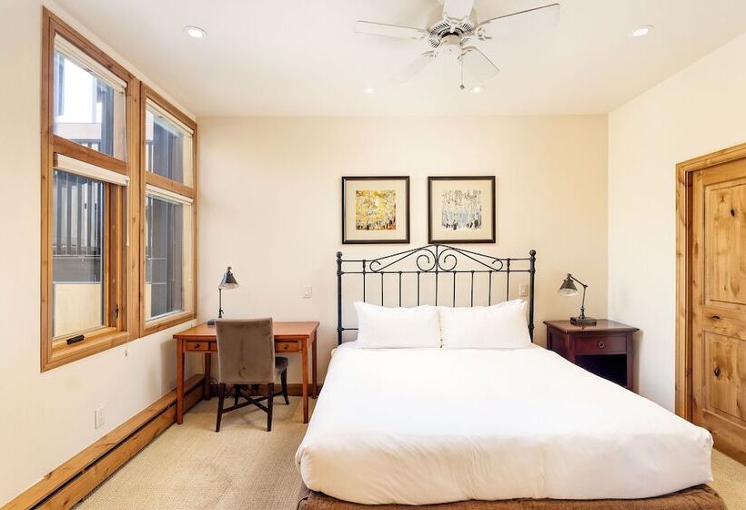 Fifth Avenue Condominiums By Frias