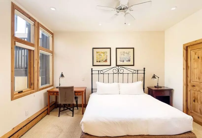 Fifth Avenue Condominiums By Frias