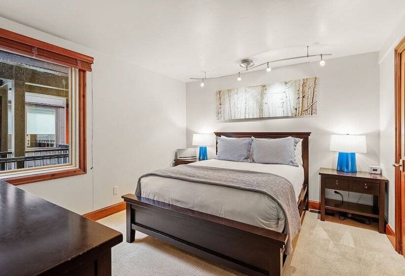 Fifth Avenue Condominiums By Frias