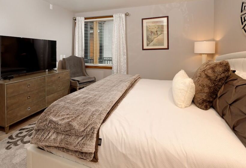 Fifth Avenue Condominiums By Frias