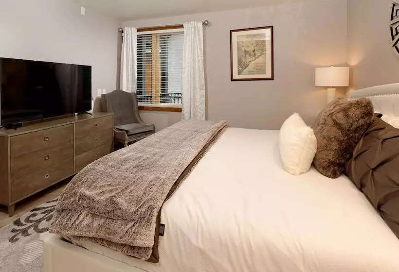 Fifth Avenue Condominiums By Frias