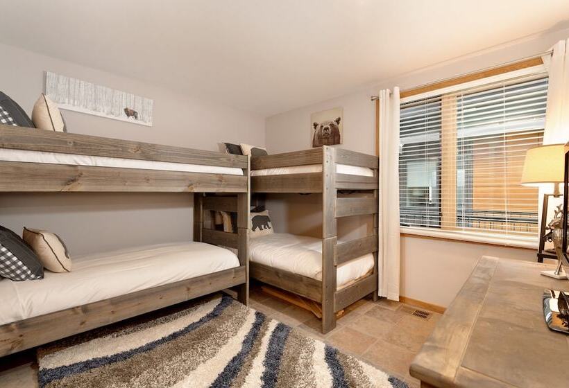 Fifth Avenue Condominiums By Frias