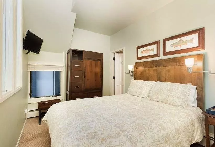 Fifth Avenue Condominiums By Frias