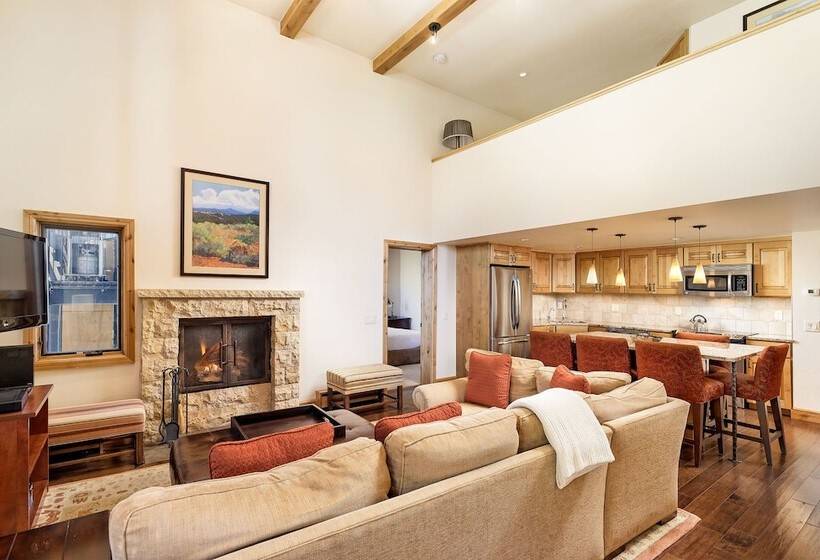 Fifth Avenue Condominiums By Frias