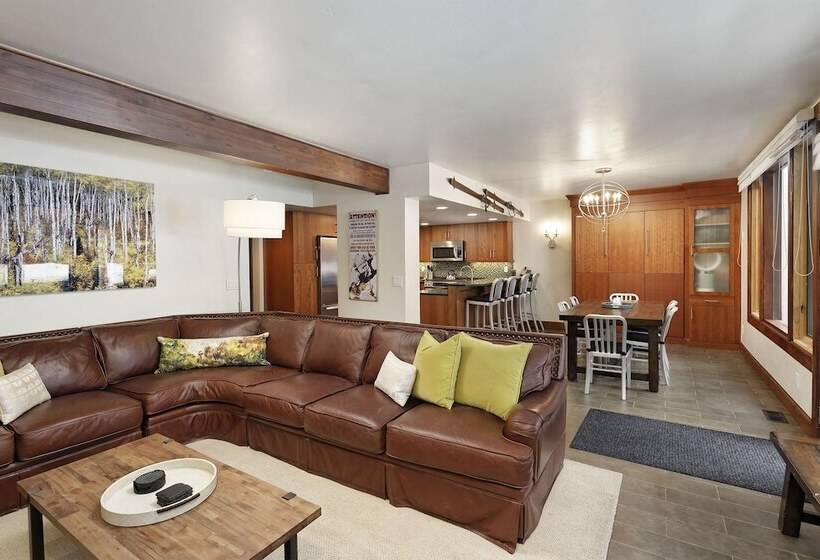 Fifth Avenue Condominiums By Frias