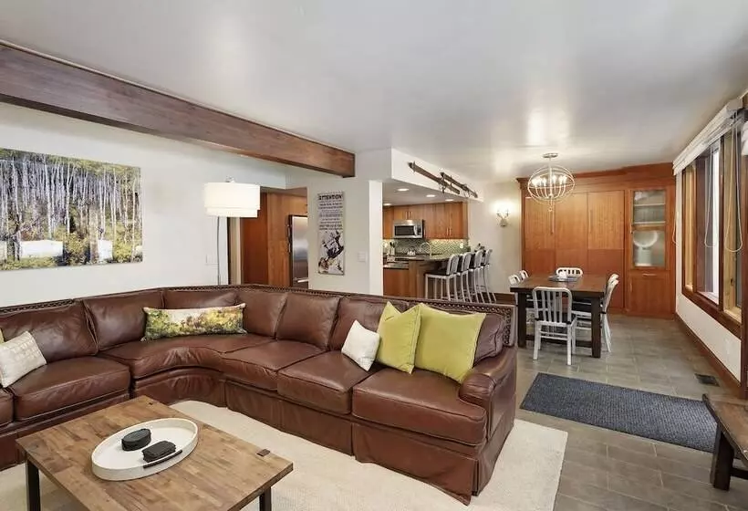 Fifth Avenue Condominiums By Frias