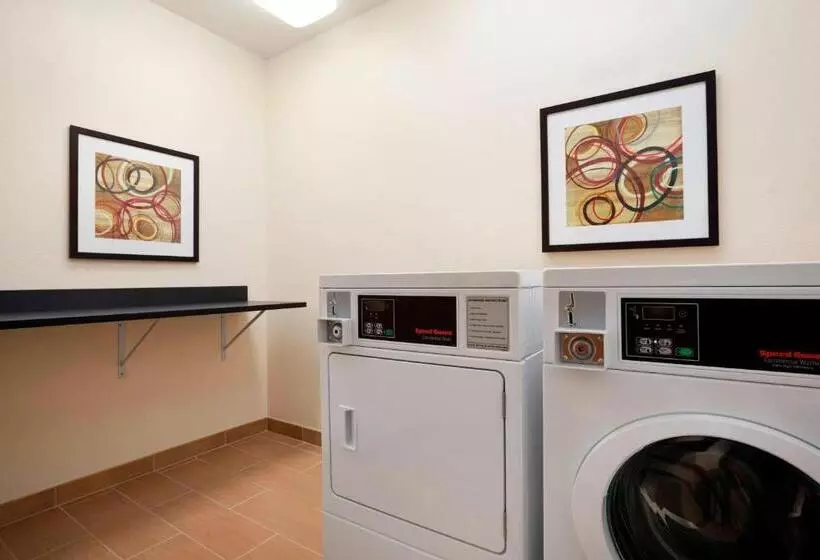 Отель Fairfield Inn & Suites Lansing West