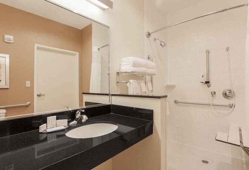 فندق Fairfield Inn & Suites Victoria