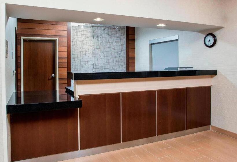 فندق Fairfield Inn & Suites Victoria