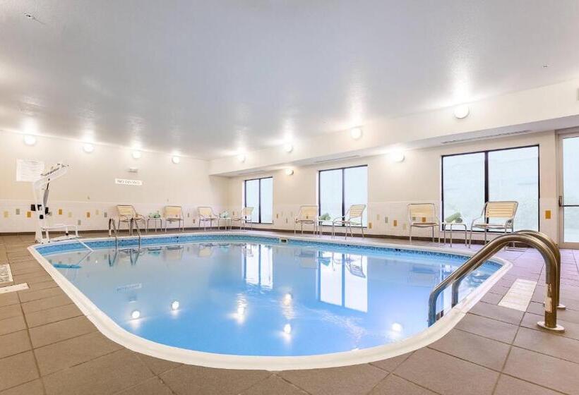 فندق Fairfield Inn & Suites Victoria