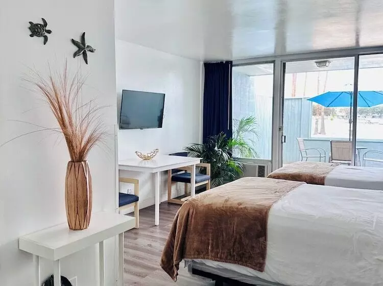 ホテル Foghorn Harbor Inn