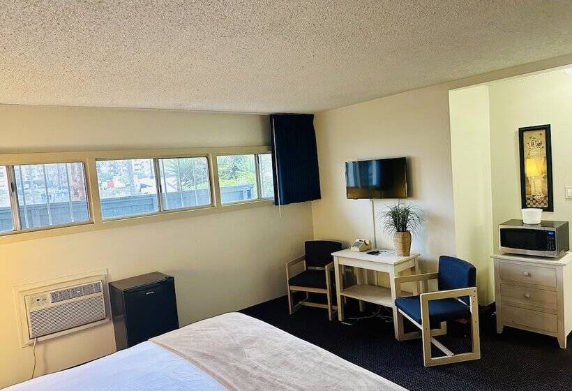 호텔 Foghorn Harbor Inn