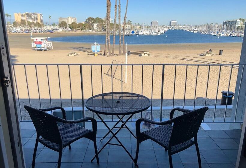 호텔 Foghorn Harbor Inn