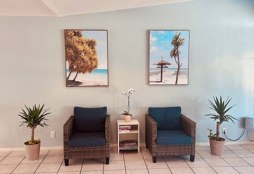 호텔 Foghorn Harbor Inn