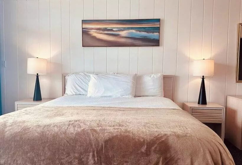 ホテル Foghorn Harbor Inn