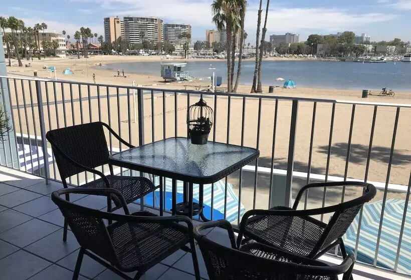 ホテル Foghorn Harbor Inn