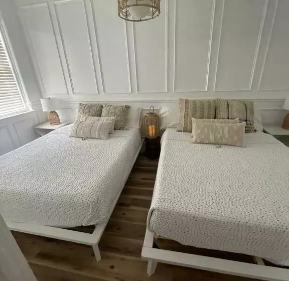 ホテル The Front Street Inn