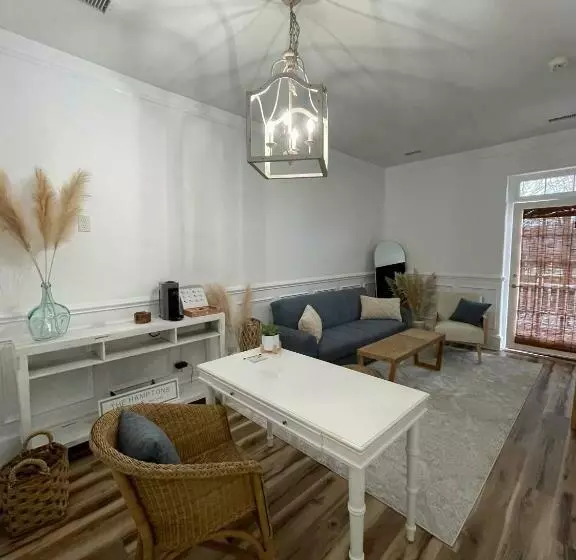 ホテル The Front Street Inn