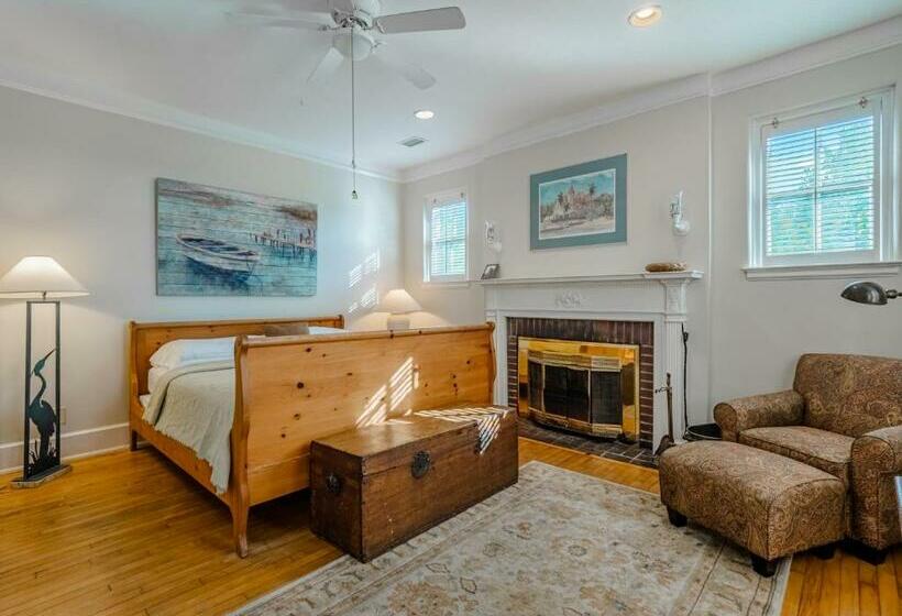 ホテル The Front Street Inn