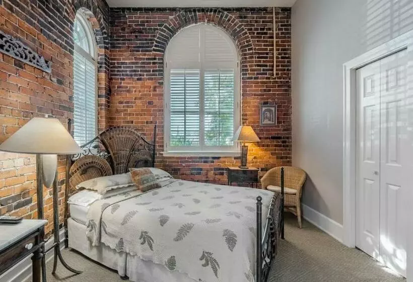 ホテル The Front Street Inn