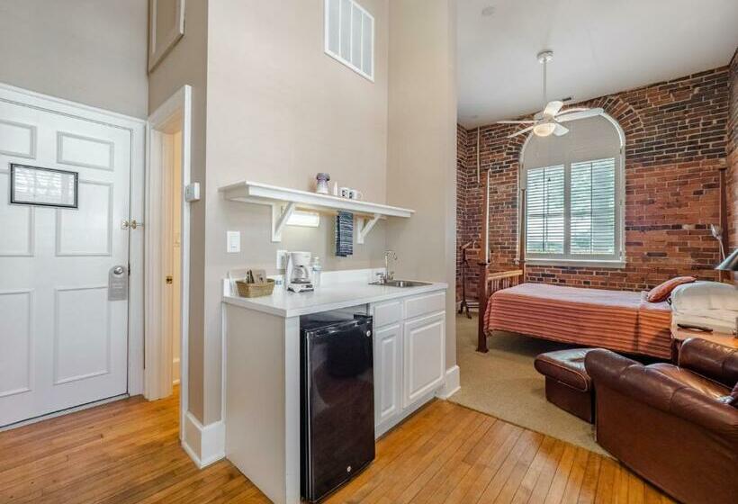 ホテル The Front Street Inn