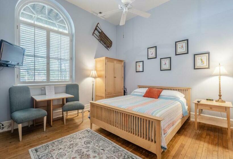 ホテル The Front Street Inn